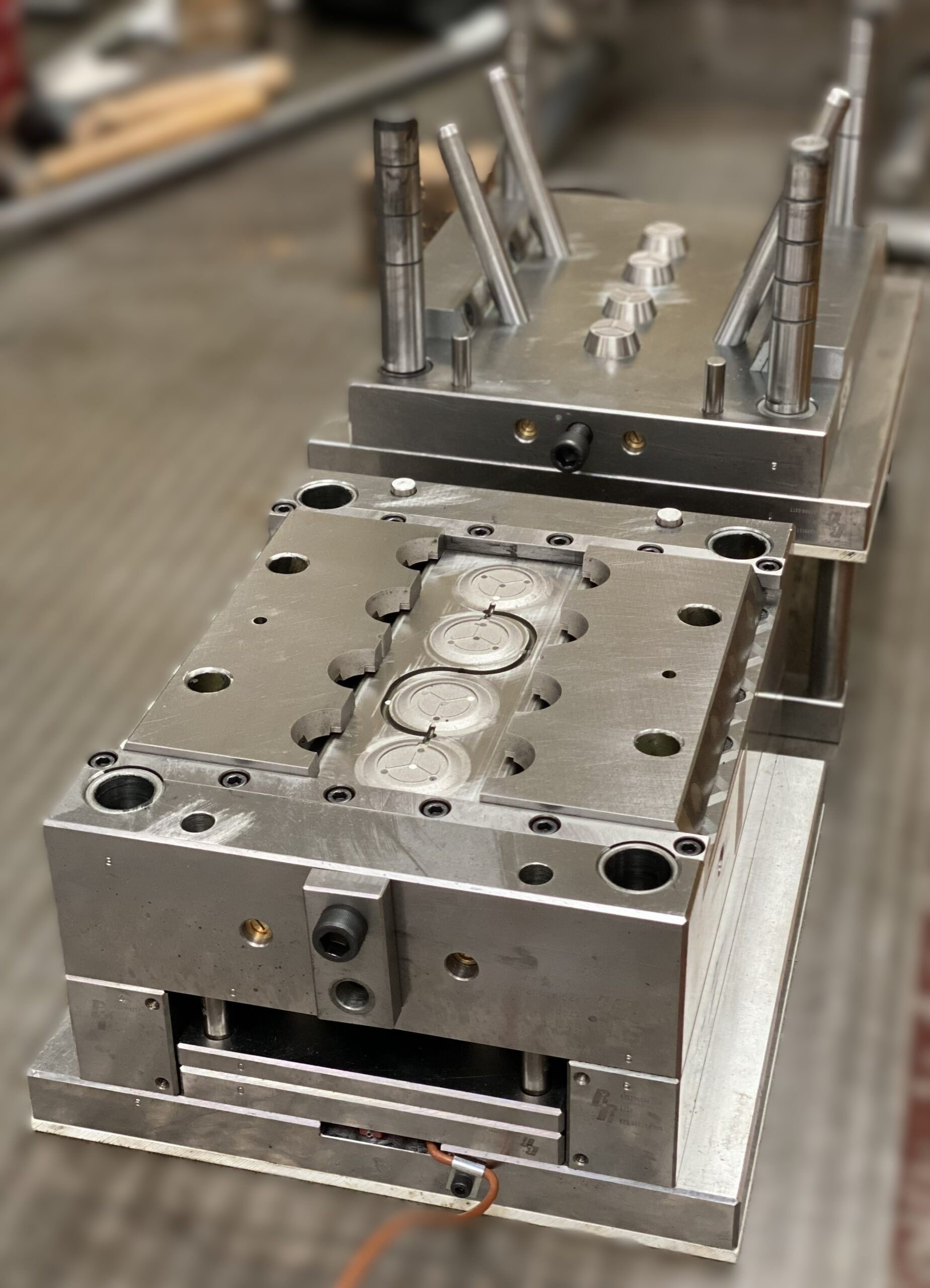 A 4-impression flat filter injection mould tool from Global Filters